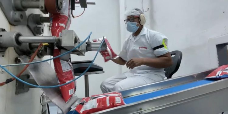 SuperSolidaria interviene Coolechera ante grave crisis financiera y caída de activos