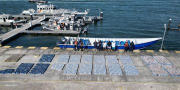 Armada y Fuerza Aérea incautan más de 4 toneladas de cocaína en el Caribe