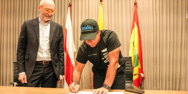 Petro resalta la firma de acuerdo histórico en Barranquilla para el impulso de la industria aeronáutica