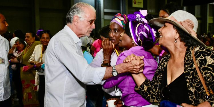 “Las mujeres del Caribe ya no lloran, le pasan factura al centralismo”: gobernador Eduardo Verano