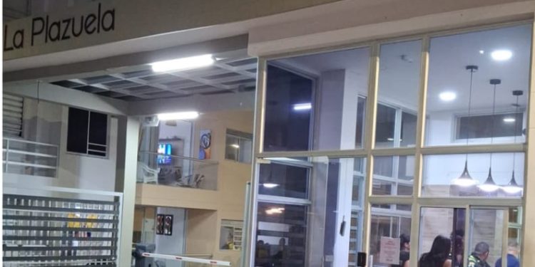 Mujer muere tras caer desde el piso 13 de un edificio en Barranquilla