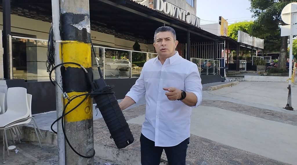 Concejal Juan Vergara exige cumplimiento del Acuerdo 025 sobre el desmonte de los cables en desuso