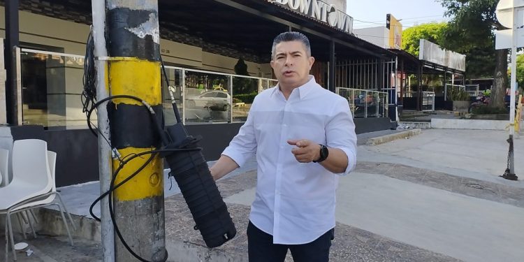 Concejal Juan Vergara exige cumplimiento del Acuerdo 025 sobre el desmonte de los cables en desuso