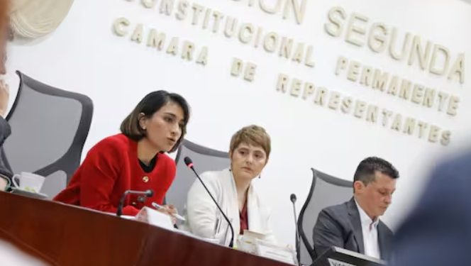 Gobierno avanza en acuerdo para garantizar emisión de pasaportes por 10 años