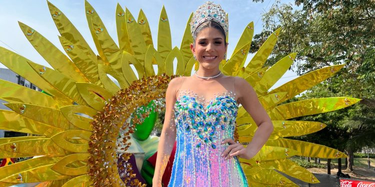 Alexsandra Estarita desata la euforia en la Batalla de Flores