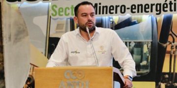 Ministro Edwin Palma propone redistribución de tarifas energéticas para financiar deuda de sectores bajos