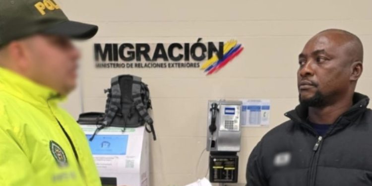 Nigeriano capturado en el aeropuerto El Dorado por envío de cocaína a través de ‘correos humanos’