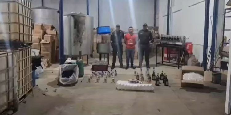 La Policía Metropolitana de Barranquilla incauta más de 20.000 botellas de licor adulterado en operativo en Tubará