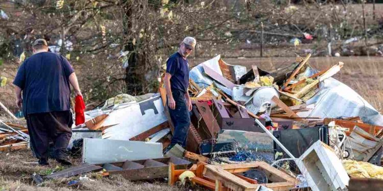 Tormentas y tornados dejan al menos 16 muertos en Estados Unidos