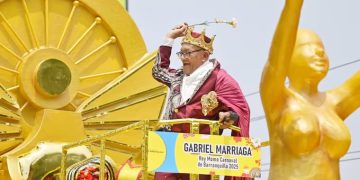 Gabriel Marriaga deslumbró en la Batalla de Flores con su ‘Cumbión de Oro’