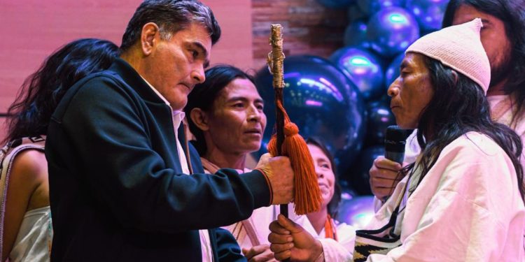 Diálogo y consenso: Procurador General recibe el bastón de mando de los pueblos indígenas de la Sierra Nevada