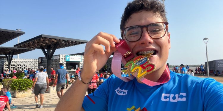 La Carrera Más Alegre de Colombia” llenó de energía las calles: Más de 10.000 corredores participaron en la Maratón de Barranquilla 2025