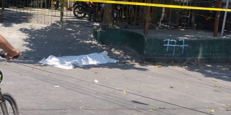 Un muerto a bala en el barrio Rebolo, frente a un lavadero de carros