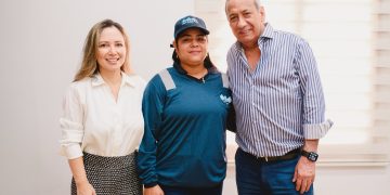 Triple A celebra el Día de la Mujer destacando el liderazgo femenino con el reconocimiento a Angie Cabrera