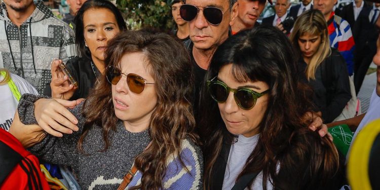 Hijas de Maradona no podrán asistir al juicio hasta que declaren como testigos
