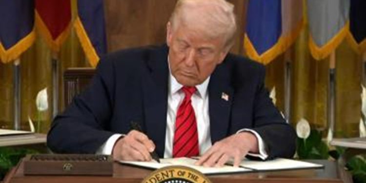 Trump revoca el “parole humanitario” y obliga a más de 530.000 inmigrantes a abandonar EE.UU. antes del 24 de abril