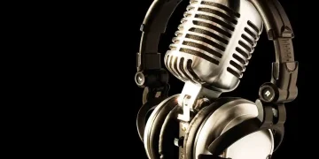 Hoy se celebra el Día del Locutor: un homenaje a la voz que conecta al mundo