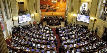 Reforma a la salud avanza con apoyo de congresistas tradicionales: así votaron en la Cámara
