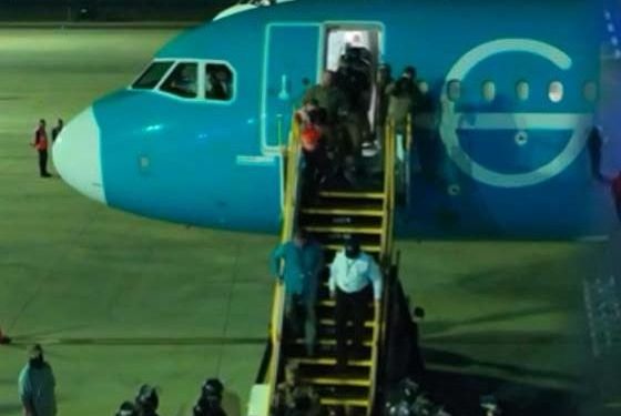 Así fue la llegada de los primeros 238 integrantes del Tren de Aragua a cárceles salvadoreñas