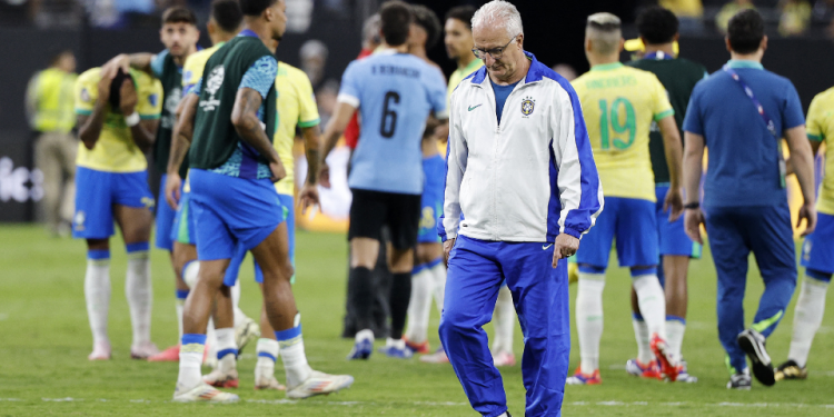 Dorival Júnior sería destituido tras la goleada ante Argentina