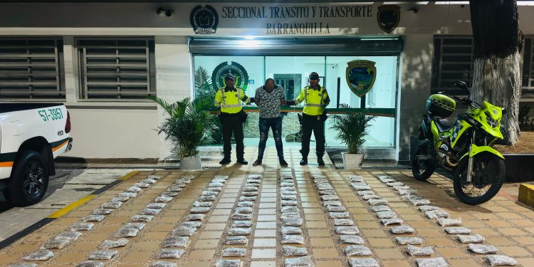 Capturado hombre con 60 kilos de marihuana en operativo de la Policía en el puente Pumarejo