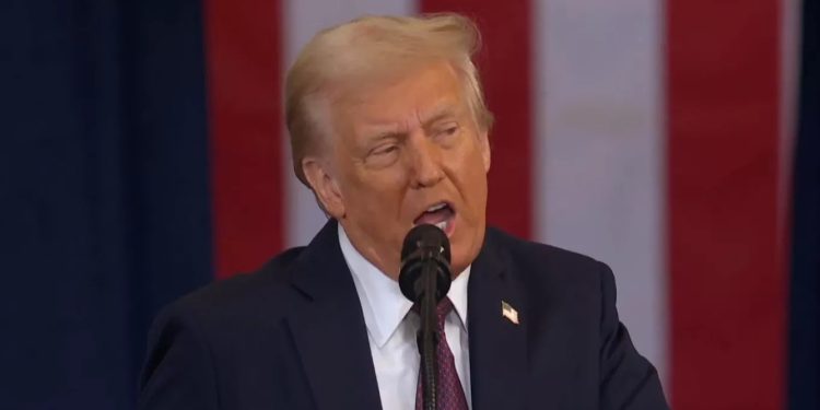 Trump se burla de los países que buscan negociar aranceles: “Me están besando el trasero”