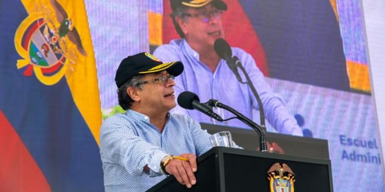 Gobierno de Petro implementará medida para que usuarios de estratos altos paguen deuda de energía en la Costa