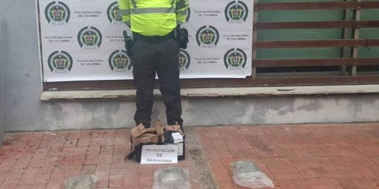 Policía frustra envío de ‘narcoencomienda’ con marihuana en las vías de Bolívar