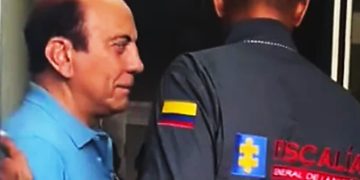 Exgobernador de La Guajira se entrega a la Fiscalía por presuntas irregularidades en contratos escolares