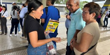 Distrito y Transmetro realizan pedagogía sobre el correcto manejo de residuos