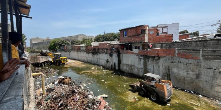 Distrito limpia más de 4 kilómetros del arroyo Don Juan, previo a la época invernal
