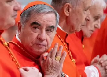 Cardenal Becciu, condenado por corrupción, no participaría en el cónclave
