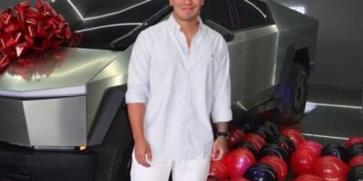 Felipe Saruma revela cuánto pagó por su primer Tesla