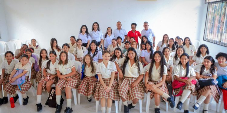 Gobernación del Atlántico impartió talleres a candidatas a gobierno escolar de 17 territorios del Atlántico