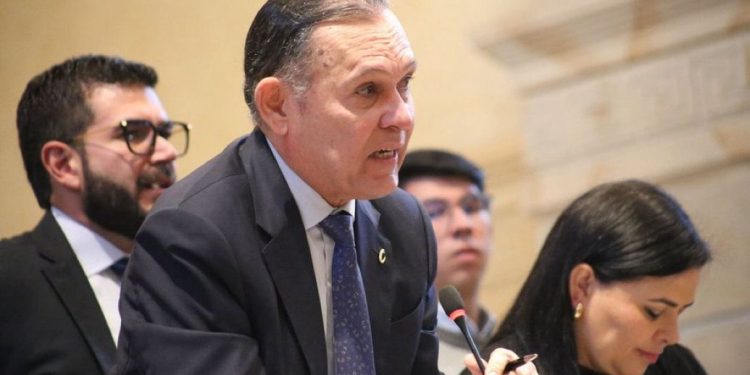 “Nuestra institucionalidad merece un Honor Perenne, que es mi forma de entender el verdadero HP”: Efraín Cepeda responde a insulto del presidente Petro