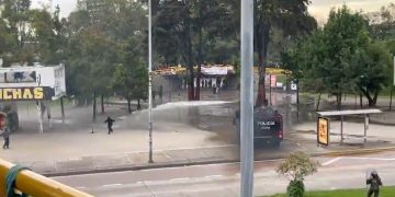 Disturbios en la Universidad Nacional obligan a evacuación y suspensión del servicio de TransMilenio