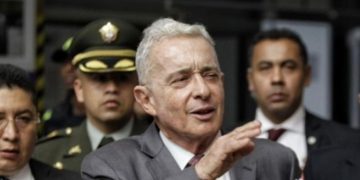 Uribe tomará la palabra: juicio continúa sin pruebas concluyentes, según su defensa
