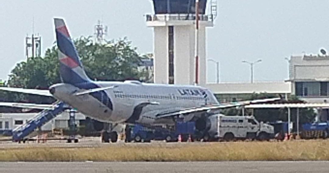 Impactante asalto en el aeropuerto de Riohacha: grupo armado roba millonario botín de carro de valores