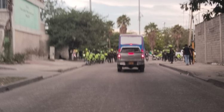 Balacera en la 17: Dos delincuentes heridos tras fallido atraco a sede de SuperGiros en la calle 17