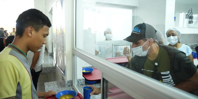 Con nuevas cocinas y comedores, garantizamos seguridad alimentaria a más de 500 estudiantes en las IED Simón Bolívar y La Libertad: alcalde Char