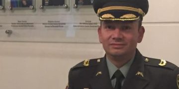 Exteniente coronel absuelto de homicidio tras ser acusado de matar a su madre