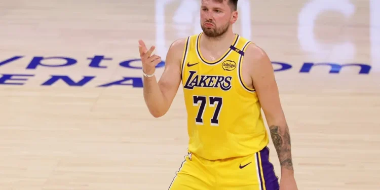 Luka Dončić lidera las ventas de camisetas en la NBA