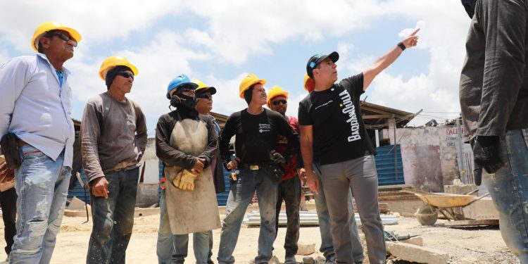 Alcalde Char inspecciona obras en El Playón y en skatepark