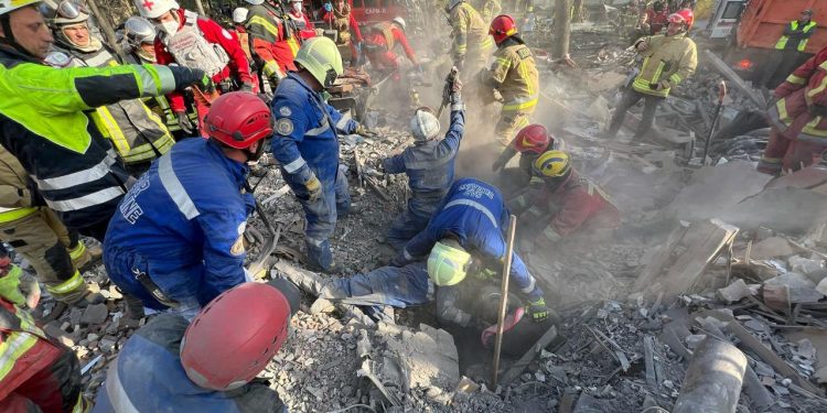 Rusia lanza masivo ataque sobre Kiev tras anuncio de Trump sobre posible alto al fuego