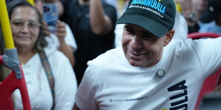 “Ya están en Barranquilla los 25 nuevos buses articulados de Transmetro”: alcalde Alejandro Char