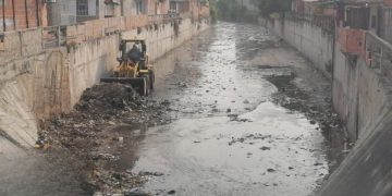 Ya está en marcha el plan de prevención de emergencias ante temporada invernal en Barranquilla con limpieza de arroyos por parte de Triple A