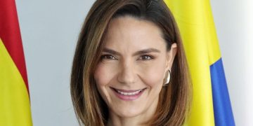 Gobernador Eduardo Verano posesiona a Cristina Espinosa como nueva secretaria TIC del Atlántico