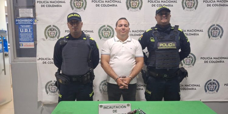 Capturan a hombre en flagrancia con arma de fuego en el barrio Las Malvinas