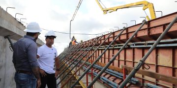 Intercambiador vial de Alameda avanza a buen ritmo: alcalde Char durante inspección a la obra