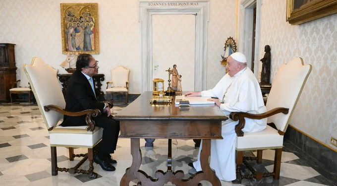 Petro cambia de parecer y confirma asistencia al sepelio del Papa Francisco